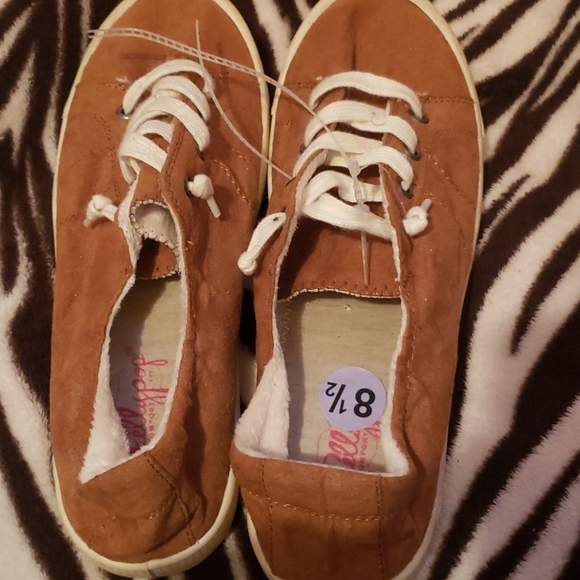 Sneakers - Picture 1 of 4